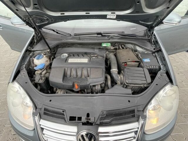 Сірий Фольксваген Гольф, об'ємом двигуна 1.6 л та пробігом 189 тис. км за 7688 $, фото 13 на Automoto.ua