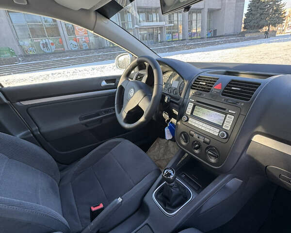 Сірий Фольксваген Гольф, об'ємом двигуна 1.6 л та пробігом 181 тис. км за 5900 $, фото 29 на Automoto.ua