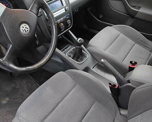 Серый Фольксваген Гольф, объемом двигателя 2 л и пробегом 350 тыс. км за 5500 $, фото 31 на Automoto.ua