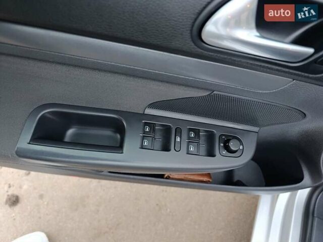 Серый Фольксваген Гольф, объемом двигателя 1.6 л и пробегом 182 тыс. км за 5899 $, фото 12 на Automoto.ua