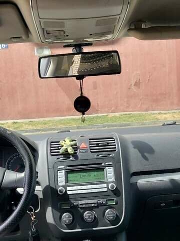 Серый Фольксваген Гольф, объемом двигателя 1.6 л и пробегом 250 тыс. км за 6000 $, фото 5 на Automoto.ua