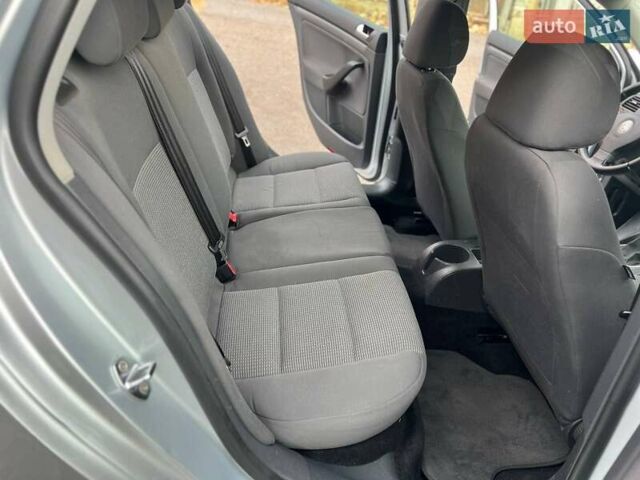 Серый Фольксваген Гольф, объемом двигателя 1.6 л и пробегом 198 тыс. км за 6899 $, фото 57 на Automoto.ua