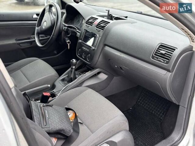 Фольксваген Гольф 2007 в Хмельницком на Automoto.ua Серый Фольксваген Гольф, объемом двигателя 1.9 л и пробегом 211 тыс. км за 6350 $, фото 6 на Automoto.ua