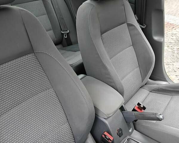 Серый Фольксваген Гольф, объемом двигателя 2 л и пробегом 350 тыс. км за 5999 $, фото 49 на Automoto.ua