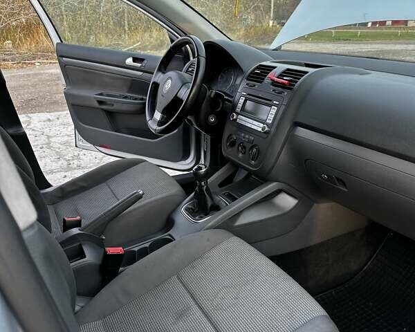 Сірий Фольксваген Гольф, об'ємом двигуна 1.6 л та пробігом 221 тис. км за 5500 $, фото 16 на Automoto.ua