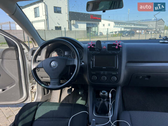 Серый Фольксваген Гольф, объемом двигателя 1.9 л и пробегом 280 тыс. км за 5500 $, фото 5 на Automoto.ua