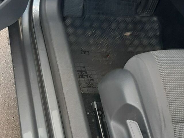 Серый Фольксваген Гольф, объемом двигателя 1.6 л и пробегом 243 тыс. км за 6900 $, фото 15 на Automoto.ua