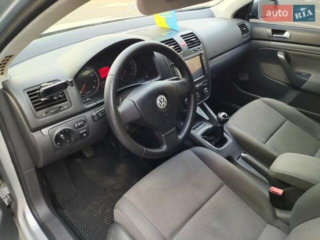 Серый Фольксваген Гольф, объемом двигателя 1.6 л и пробегом 201 тыс. км за 6000 $, фото 12 на Automoto.ua