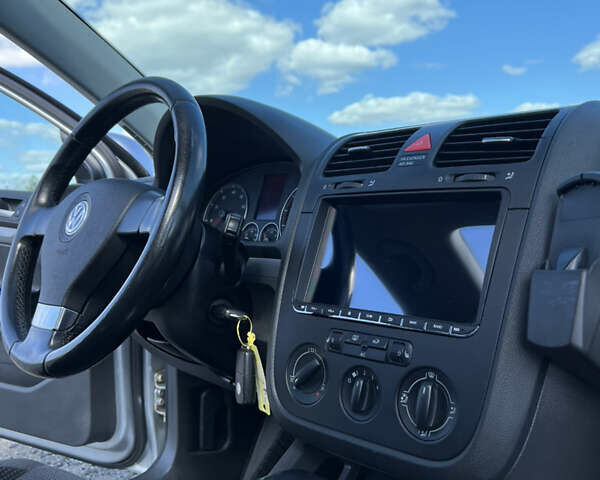 Серый Фольксваген Гольф, объемом двигателя 1.6 л и пробегом 220 тыс. км за 7300 $, фото 18 на Automoto.ua