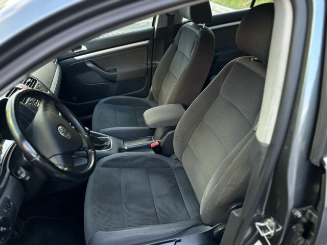 Сірий Фольксваген Гольф, об'ємом двигуна 1.6 л та пробігом 202 тис. км за 5800 $, фото 13 на Automoto.ua