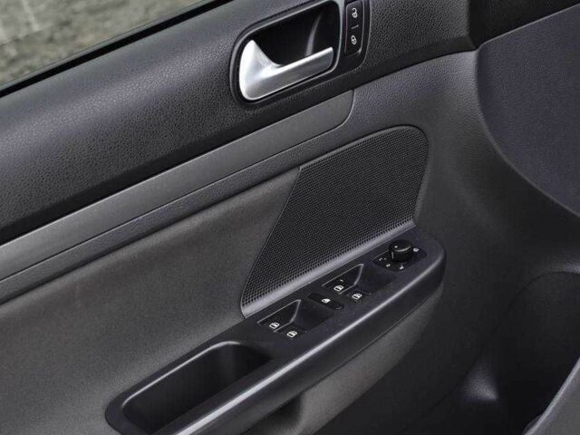 Сірий Фольксваген Гольф, об'ємом двигуна 1.6 л та пробігом 265 тис. км за 5950 $, фото 9 на Automoto.ua