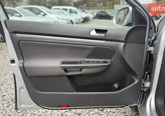 Серый Фольксваген Гольф, объемом двигателя 1.6 л и пробегом 218 тыс. км за 6900 $, фото 14 на Automoto.ua