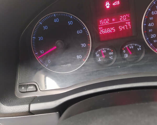 Серый Фольксваген Гольф, объемом двигателя 1.6 л и пробегом 267 тыс. км за 5500 $, фото 14 на Automoto.ua