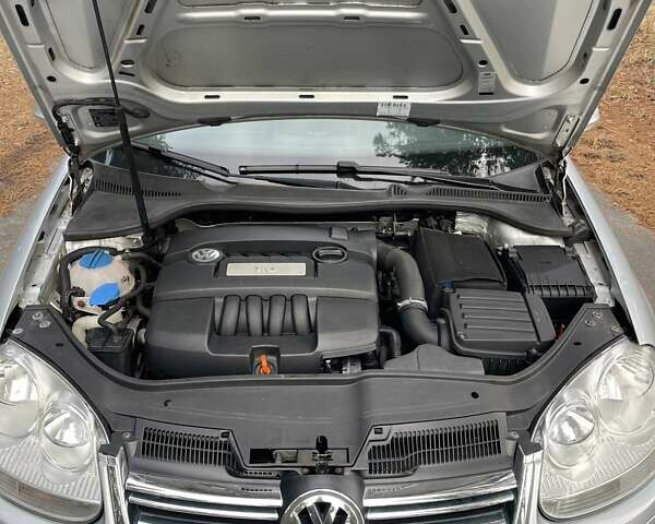 Серый Фольксваген Гольф, объемом двигателя 1.6 л и пробегом 242 тыс. км за 5900 $, фото 30 на Automoto.ua