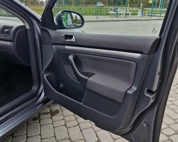 Серый Фольксваген Гольф, объемом двигателя 0 л и пробегом 217 тыс. км за 7500 $, фото 49 на Automoto.ua