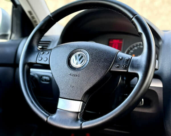 Сірий Фольксваген Гольф, об'ємом двигуна 1.4 л та пробігом 206 тис. км за 6900 $, фото 65 на Automoto.ua