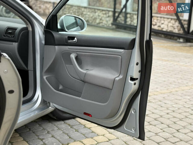 Серый Фольксваген Гольф, объемом двигателя 1.4 л и пробегом 206 тыс. км за 6150 $, фото 33 на Automoto.ua