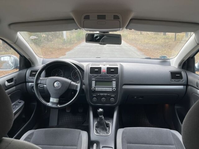 Серый Фольксваген Гольф, объемом двигателя 1.6 л и пробегом 242 тыс. км за 5900 $, фото 18 на Automoto.ua