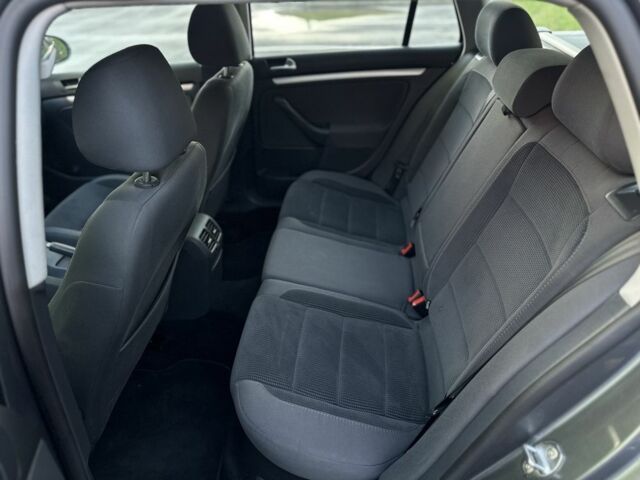 Сірий Фольксваген Гольф, об'ємом двигуна 1.6 л та пробігом 202 тис. км за 5800 $, фото 18 на Automoto.ua