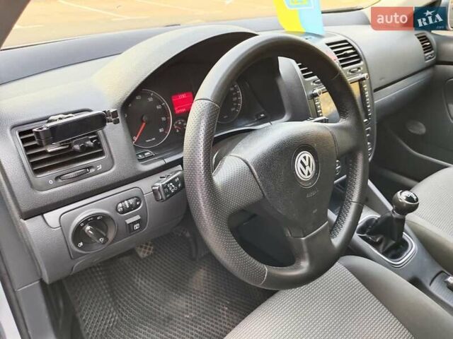 Серый Фольксваген Гольф, объемом двигателя 1.6 л и пробегом 201 тыс. км за 6000 $, фото 17 на Automoto.ua