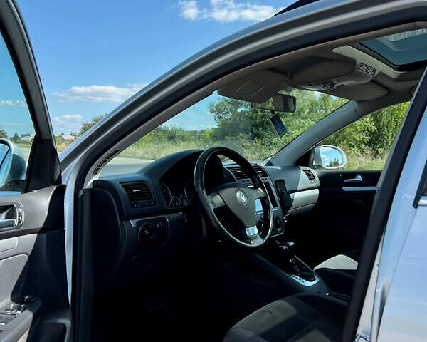 Серый Фольксваген Гольф, объемом двигателя 1.6 л и пробегом 220 тыс. км за 7300 $, фото 11 на Automoto.ua