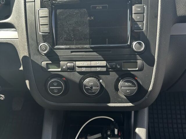 Сірий Фольксваген Гольф, об'ємом двигуна 1.4 л та пробігом 235 тис. км за 6400 $, фото 6 на Automoto.ua