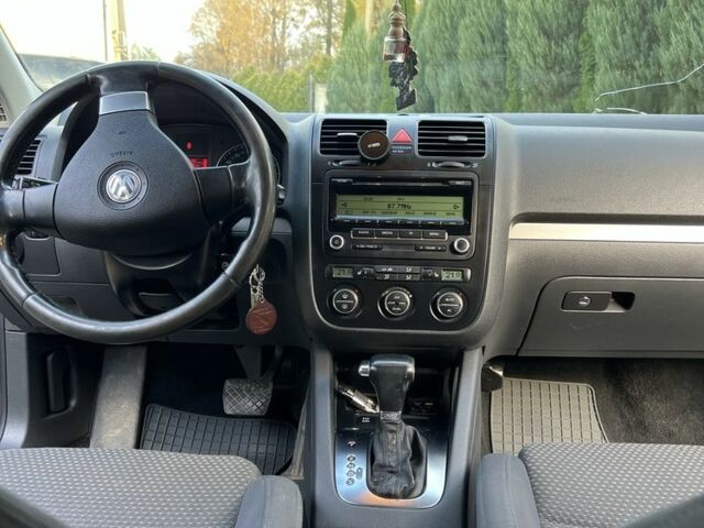 Серый Фольксваген Гольф, объемом двигателя 2 л и пробегом 341 тыс. км за 3500 $, фото 6 на Automoto.ua