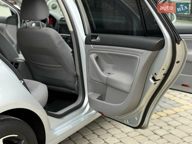 Серый Фольксваген Гольф, объемом двигателя 1.4 л и пробегом 206 тыс. км за 6150 $, фото 29 на Automoto.ua