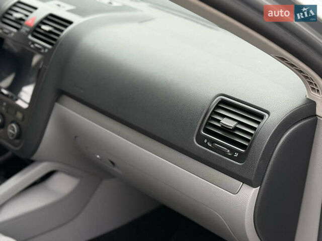 Серый Фольксваген Гольф, объемом двигателя 1.4 л и пробегом 206 тыс. км за 6150 $, фото 38 на Automoto.ua