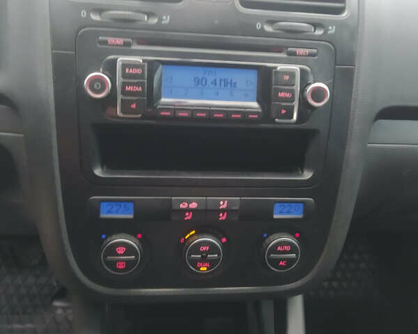 Серый Фольксваген Гольф, объемом двигателя 1.6 л и пробегом 267 тыс. км за 5500 $, фото 15 на Automoto.ua