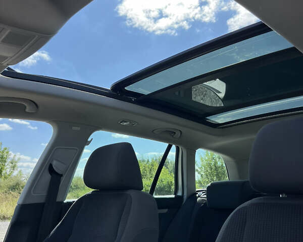 Серый Фольксваген Гольф, объемом двигателя 1.6 л и пробегом 220 тыс. км за 7300 $, фото 51 на Automoto.ua