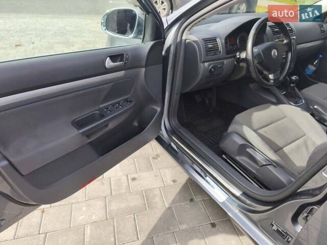 Серый Фольксваген Гольф, объемом двигателя 1.4 л и пробегом 219 тыс. км за 7300 $, фото 2 на Automoto.ua