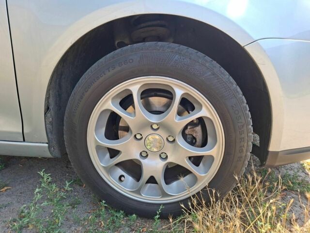 Сірий Фольксваген Гольф, об'ємом двигуна 1.6 л та пробігом 271 тис. км за 5066 $, фото 5 на Automoto.ua