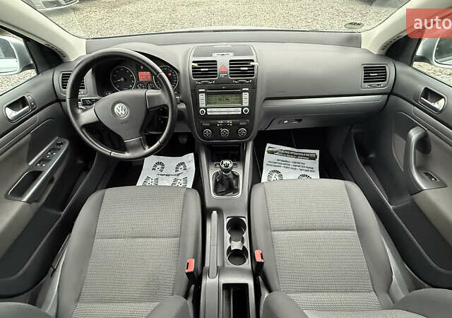 Серый Фольксваген Гольф, объемом двигателя 1.6 л и пробегом 218 тыс. км за 6900 $, фото 20 на Automoto.ua