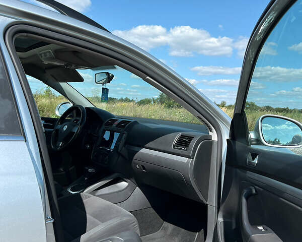 Серый Фольксваген Гольф, объемом двигателя 1.6 л и пробегом 220 тыс. км за 7300 $, фото 13 на Automoto.ua