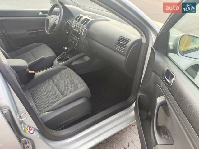 Серый Фольксваген Гольф, объемом двигателя 1.6 л и пробегом 198 тыс. км за 5000 $, фото 14 на Automoto.ua