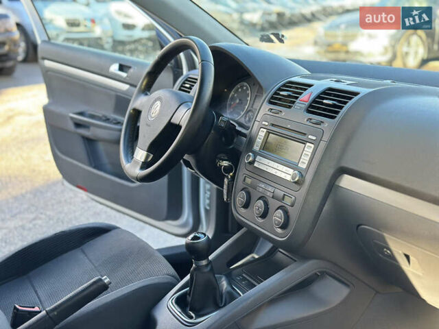 Сірий Фольксваген Гольф, об'ємом двигуна 1.6 л та пробігом 231 тис. км за 7100 $, фото 23 на Automoto.ua