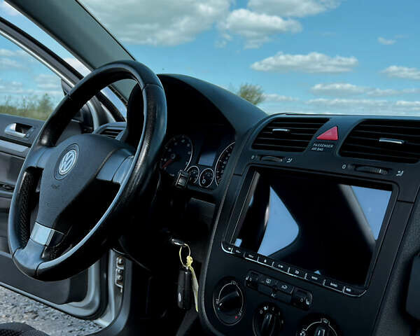 Серый Фольксваген Гольф, объемом двигателя 1.6 л и пробегом 220 тыс. км за 7300 $, фото 1 на Automoto.ua