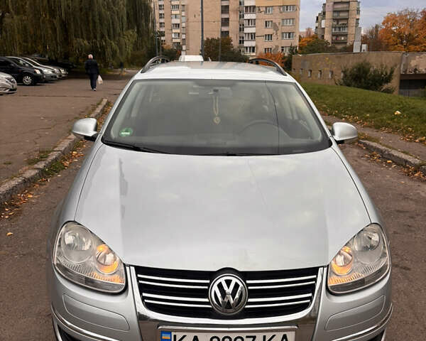 Серый Фольксваген Гольф, объемом двигателя 1.6 л и пробегом 250 тыс. км за 5999 $, фото 1 на Automoto.ua