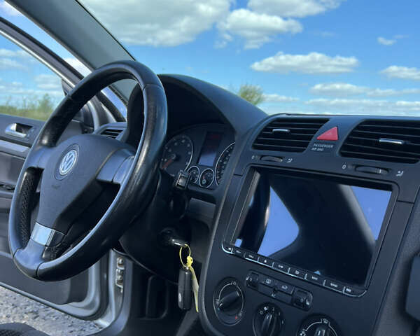 Серый Фольксваген Гольф, объемом двигателя 1.6 л и пробегом 220 тыс. км за 7300 $, фото 19 на Automoto.ua