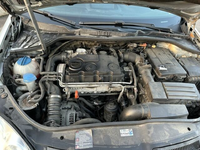 Серый Фольксваген Гольф, объемом двигателя 1.9 л и пробегом 386 тыс. км за 2600 $, фото 5 на Automoto.ua