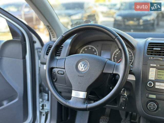 Сірий Фольксваген Гольф, об'ємом двигуна 1.6 л та пробігом 231 тис. км за 7100 $, фото 20 на Automoto.ua