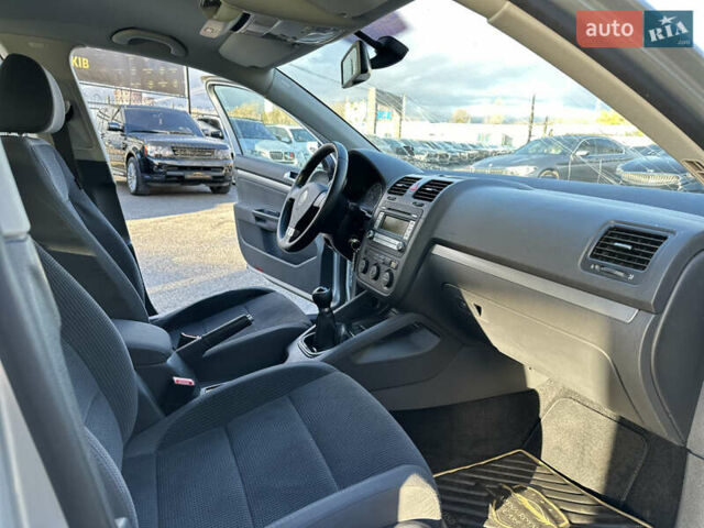 Сірий Фольксваген Гольф, об'ємом двигуна 1.6 л та пробігом 231 тис. км за 7100 $, фото 22 на Automoto.ua