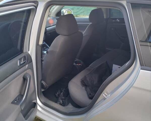 Серый Фольксваген Гольф, объемом двигателя 1.6 л и пробегом 255 тыс. км за 6000 $, фото 2 на Automoto.ua