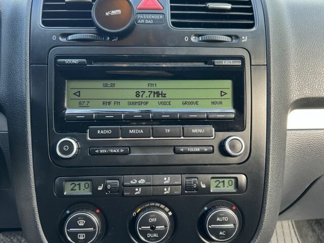 Серый Фольксваген Гольф, объемом двигателя 2 л и пробегом 341 тыс. км за 3500 $, фото 4 на Automoto.ua