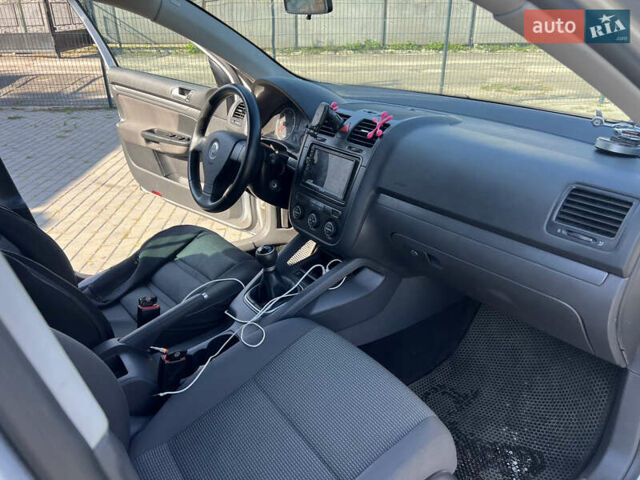 Серый Фольксваген Гольф, объемом двигателя 1.9 л и пробегом 280 тыс. км за 5500 $, фото 12 на Automoto.ua