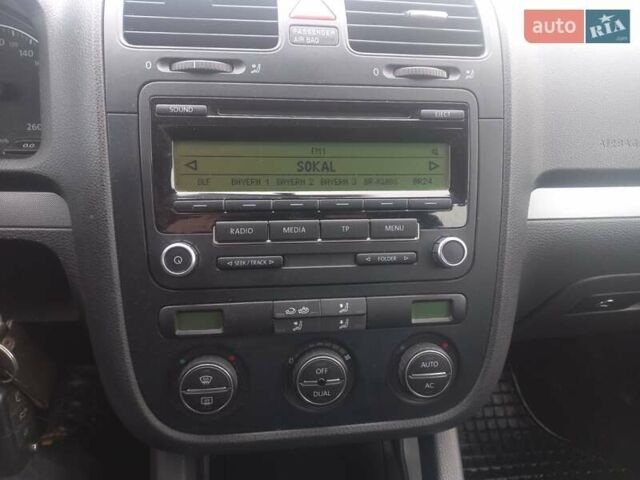 Сірий Фольксваген Гольф, об'ємом двигуна 1.39 л та пробігом 225 тис. км за 4700 $, фото 6 на Automoto.ua