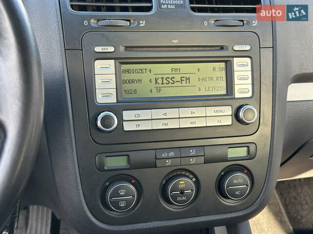 Сірий Фольксваген Гольф, об'ємом двигуна 1.6 л та пробігом 231 тис. км за 7100 $, фото 28 на Automoto.ua