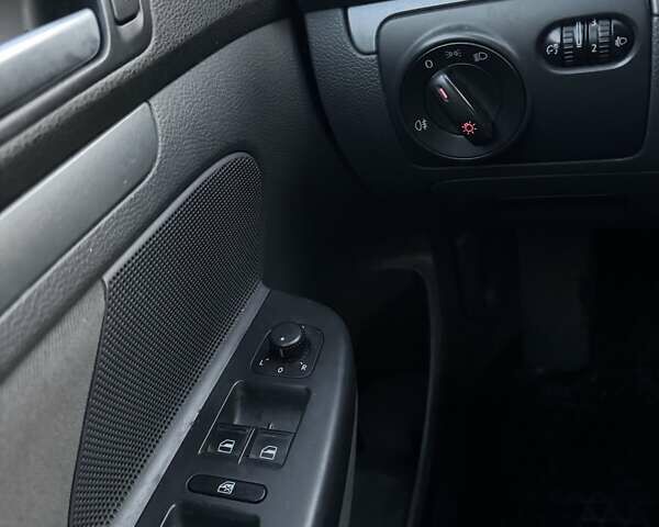 Сірий Фольксваген Гольф, об'ємом двигуна 1.6 л та пробігом 210 тис. км за 5999 $, фото 13 на Automoto.ua