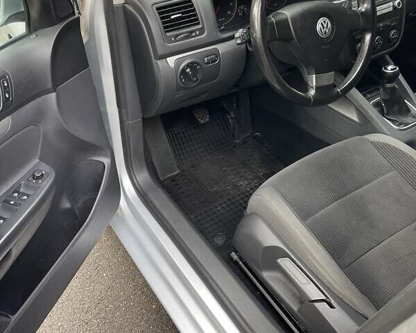 Серый Фольксваген Гольф, объемом двигателя 1.6 л и пробегом 242 тыс. км за 5900 $, фото 14 на Automoto.ua